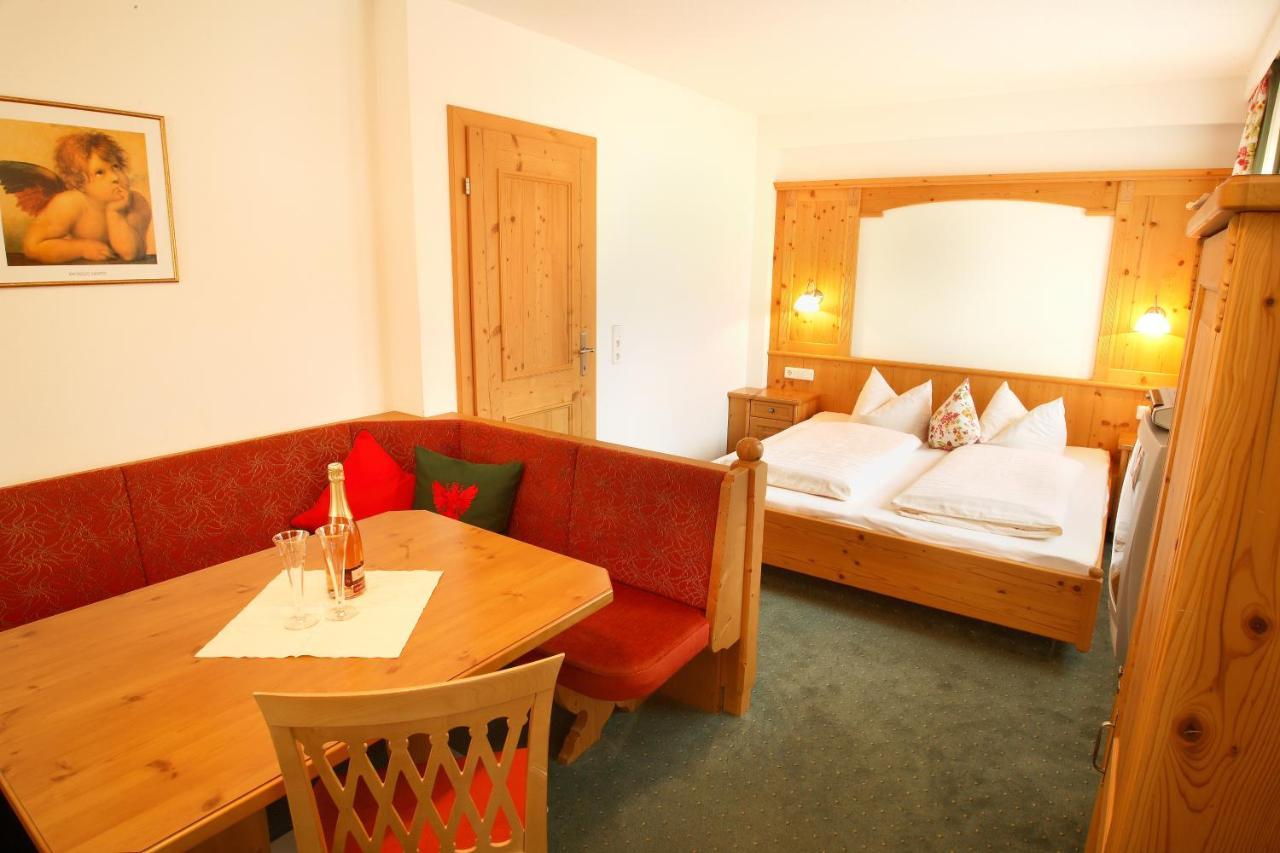 Ferienhof Lackner Ried im Zillertal Kamer foto