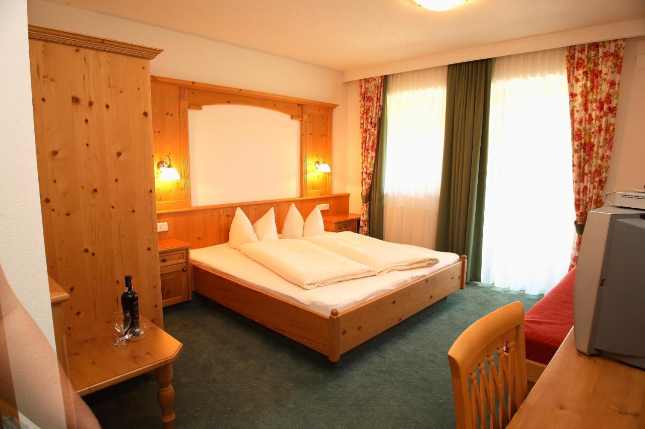 Ferienhof Lackner Ried im Zillertal Kamer foto