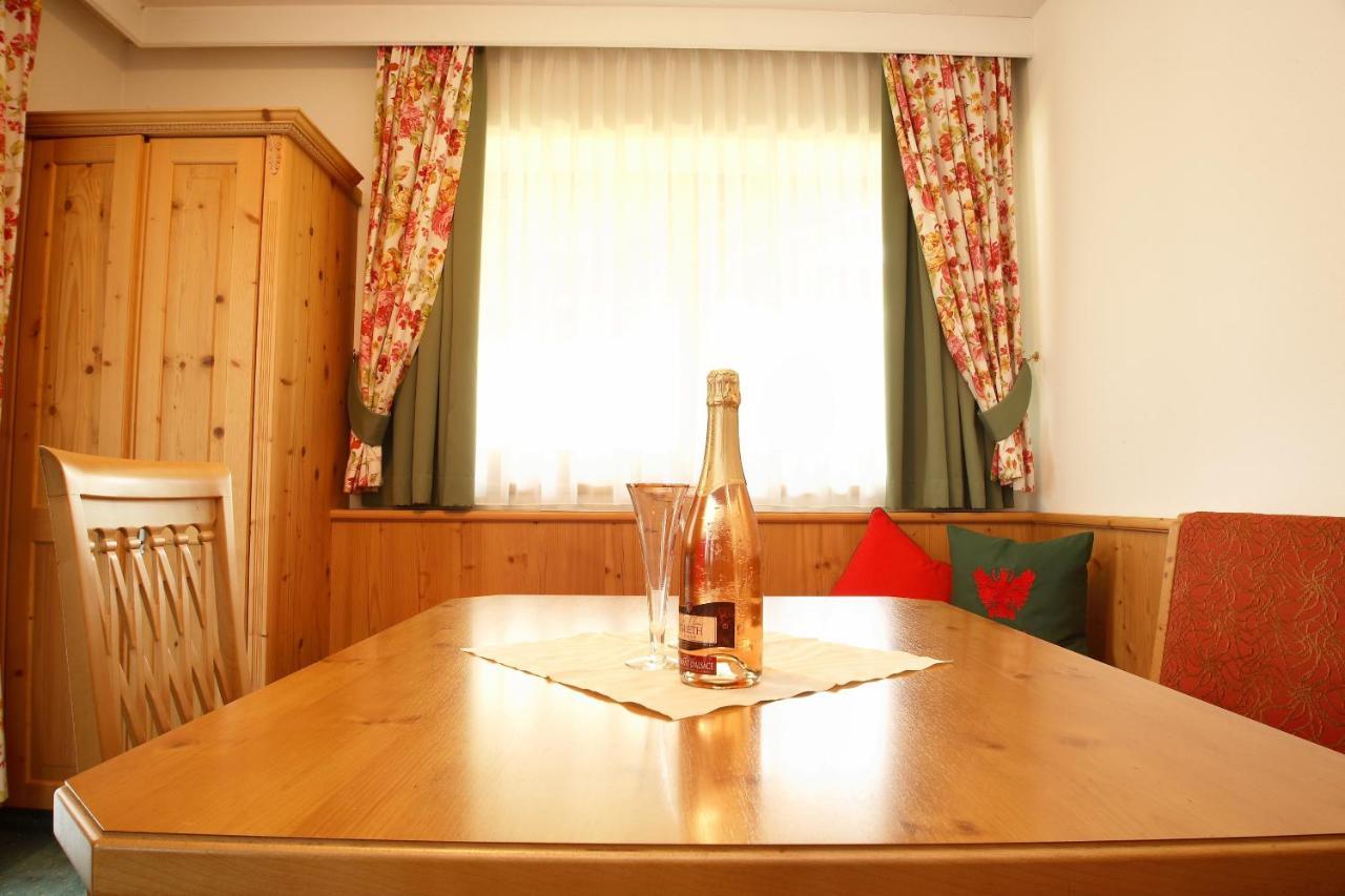 Ferienhof Lackner Ried im Zillertal Kamer foto